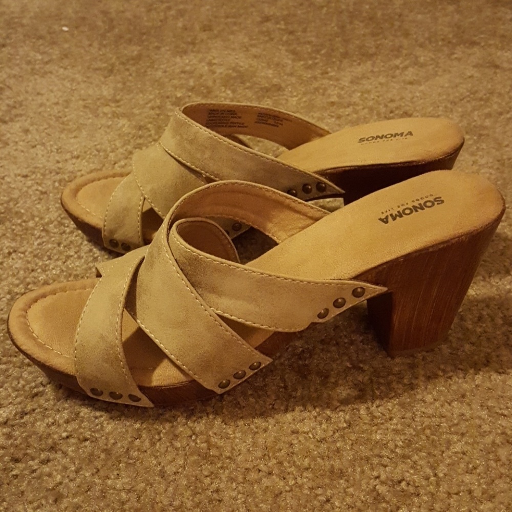 NEW Sonoma Khaki 3 1/2 inch Sandals size 9 and 1/2